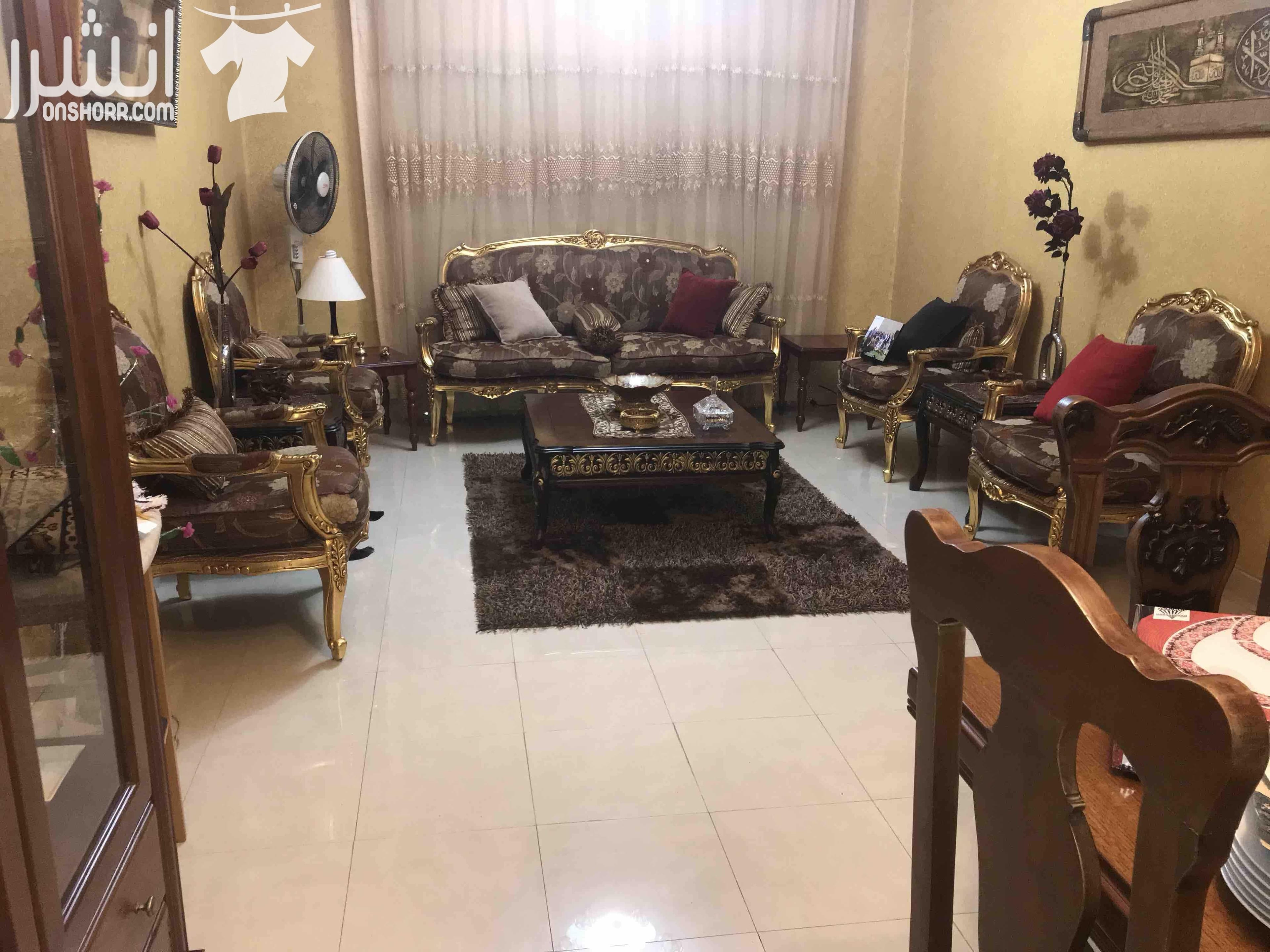 مساحه 148كوشان و158فعلي طابق تاني بجانب الكليه العلميه الاسلاميه ومدارس تقارب 3غرف نوم واحده ماستر3حمامات وغرفة معيشه وغرفة ضيوف وبلكونه مطبخ راكب (المطبخ المثالي) كراج مستقل مكيفات عدد 3حديد حمايه ل...