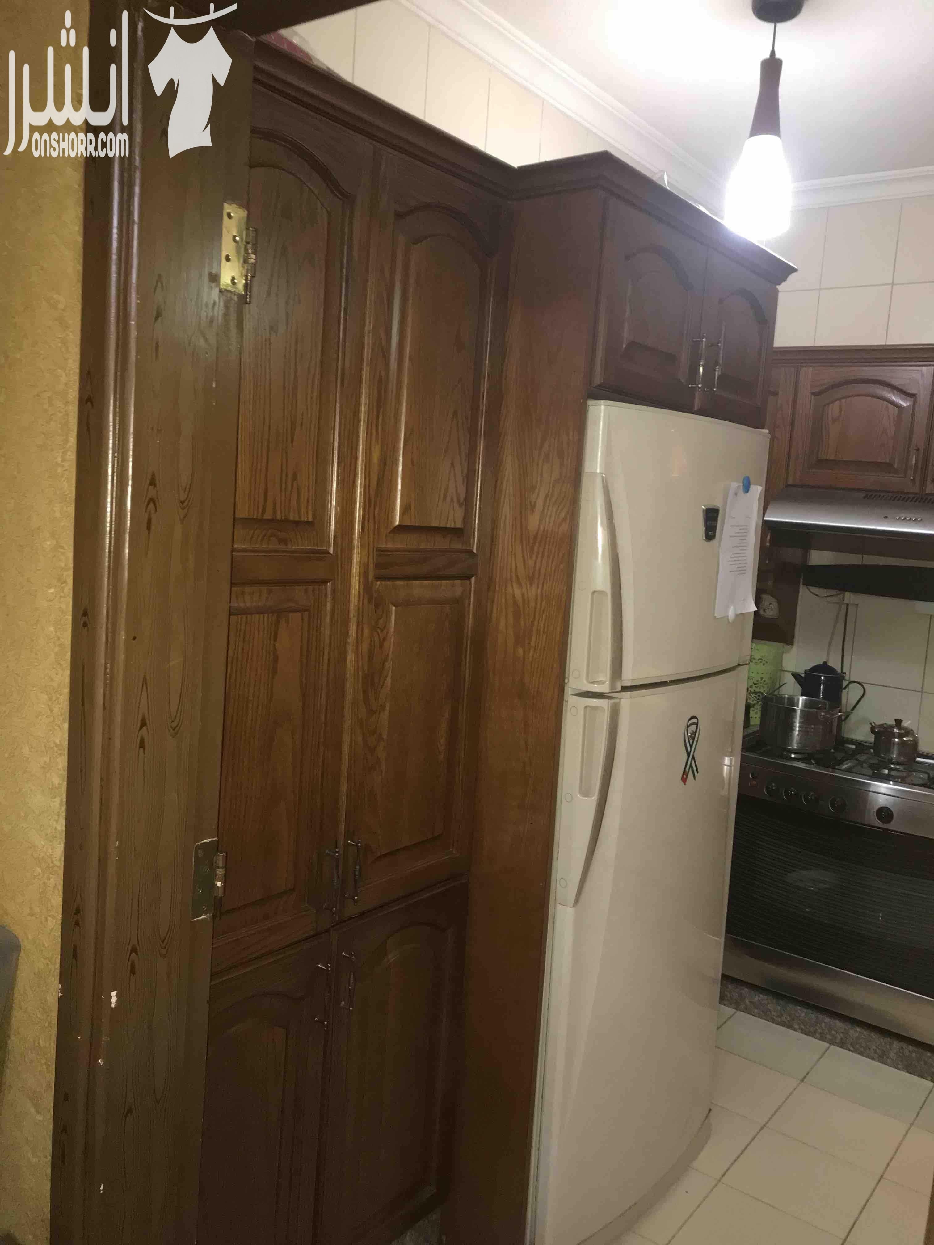 مساحه 148كوشان و158فعلي طابق تاني بجانب الكليه العلميه الاسلاميه ومدارس تقارب 3غرف نوم واحده ماستر3حمامات وغرفة معيشه وغرفة ضيوف وبلكونه مطبخ راكب (المطبخ المثالي) كراج مستقل مكيفات عدد 3حديد حمايه ل...